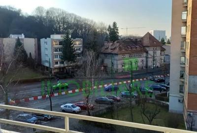 Garsonieră decomandată, mobilată în Calea București