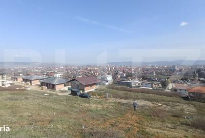 Teren de 932 mp, în Central