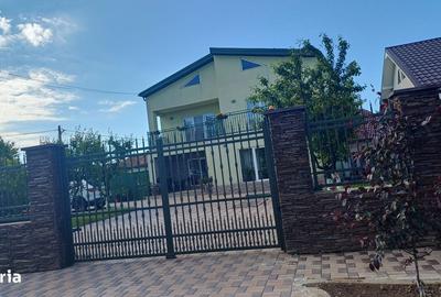 Casă cu 7 camere cu Teren 617 Mp în Cobadin - 2