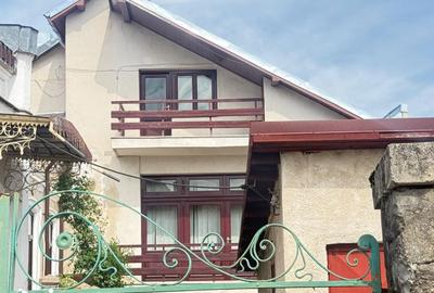 Casă cu 4 camere cu Teren 200 Mp în Central - 13
