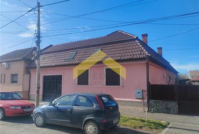 Casă individuală cu 5 camere cu Teren 1200 Mp în Pârneava - 1