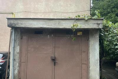 Victoriei 29, vis a vis de Prajiturile Fredy ,garaj de inchiriat, 50 euro luna - 2