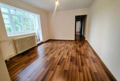 Apartament cu 3 camere semidecomandat în Militari