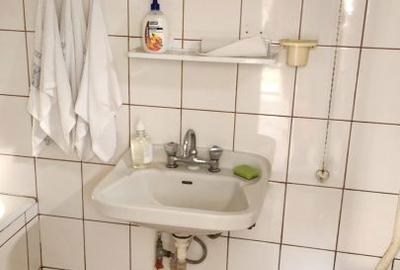Casă cu 3 camere cu Canalizare în Central - 11
