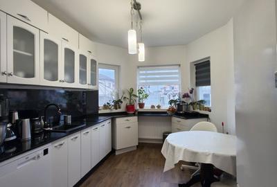 Casă cu 4 camere în Central - 2