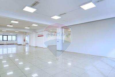 Spațiu comercial, de 1,000 mp, în Calea București - 5