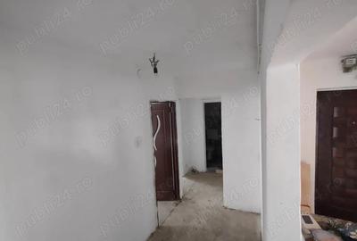 Apartament cu 4 camere decomandat în Rahova - 3