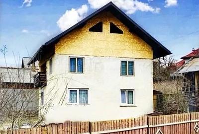 Casă cu 5 camere cu Teren 500 Mp în Central