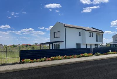Casă cu 5 camere cu Teren 400 Mp în Central - 1