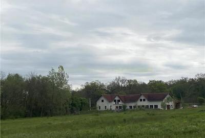 Casă cu 10 camere cu Teren 10000 Mp în Rupea - 2