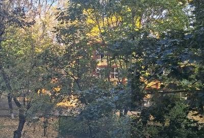 Apartament cu 2 camere semidecomandat, mobilat în 1 Mai