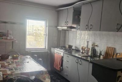 Apartament 3 camere Brosteni - Colegiu - 1