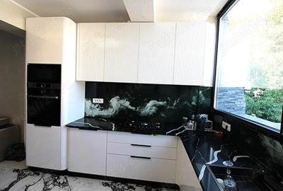 Casă cu 4 camere cu Canalizare în Central - 2