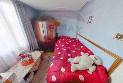 Casă cu 6 camere cu Teren 551 Mp în Vest - 4