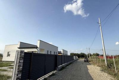 Casă cu 6 camere cu Teren 490 Mp în Adunații-Copăceni