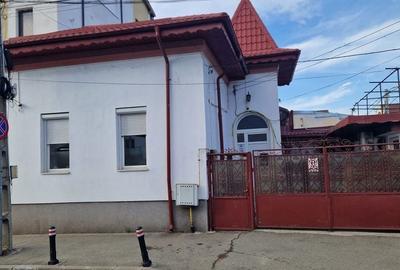 Casă cu 4 camere cu Teren 30 Mp în Central - 8