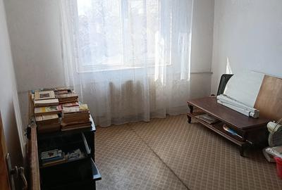 Apartament cu 3 camere decomandat în Rahova - 3
