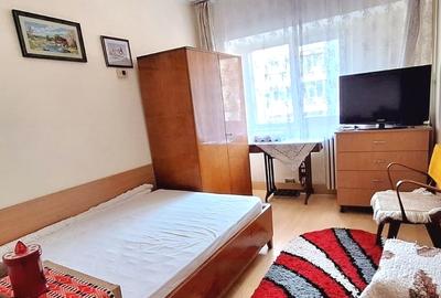 Apartament cu 3 camere decomandat, mobilat în Galata