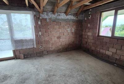 Casă cu 4 camere în Siretu - 1