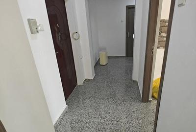 Apartament cu 3 camere decomandat în Fetești-Gară - 2