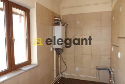 Casă individuală cu 9 camere cu Canalizare în Central - 1