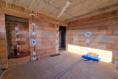 Duplex cu 4 camere cu Canalizare în Iris - 5