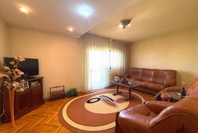 Apartament cu 3 camere decomandat, mobilat în Soarelui