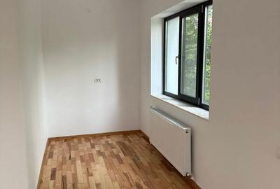 Casă cu 9 camere cu Canalizare în Drumul Taberei - 11