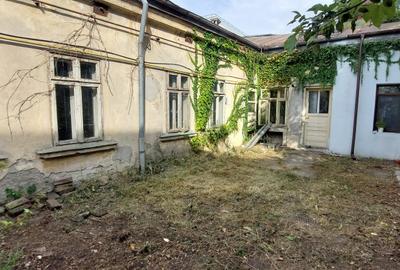 Casă cu 4 camere cu Teren 74 Mp în P-ța Universității - 6