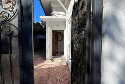 Piata Muncii-Calea Calarasilor, casa 3 camere, garaj, singur curte, birou - 2