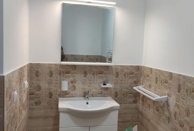 Spațiu comercial, de 90 mp, în Central - 4