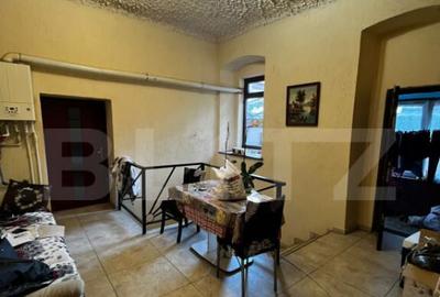 Apartament cu 4 camere semidecomandat, mobilat în Central - 1