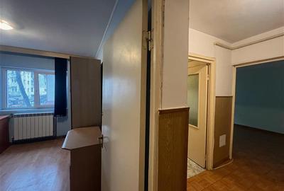 Apartament decomandat cu 2 camere in Nicolina 1, etajul 1 - 3