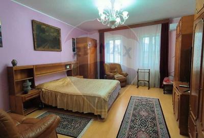 Casă cu piscină de vânzare în zona Piața Centrală Galați - 9