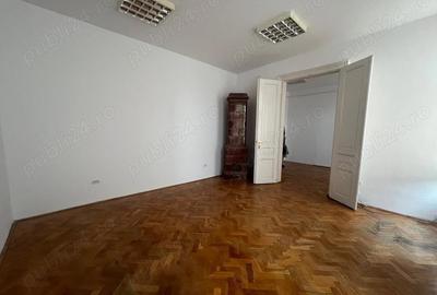 Apartament cu 3 camere semidecomandat în Central - 2