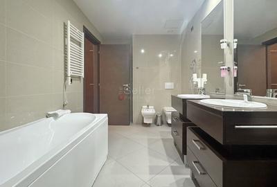 Priveliste spre masivul Postavarul - 11