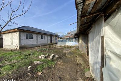 Casă cu 4 camere cu Teren 1600 Mp în Izvoarele - 2