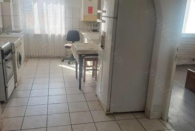 Apartament et.1 decom.com.1.sup.tot 53 mp hol si bucatarie mare open space M.5 - 2