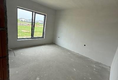 Casă individuală cu 3 camere cu Canalizare în Joița - 4