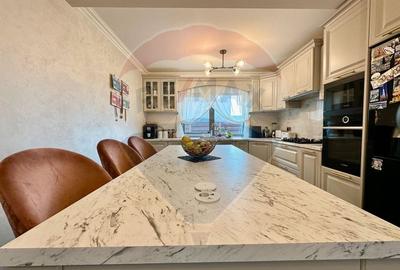 Casă cu 7 camere cu Teren 960 Mp în Vânători - 5