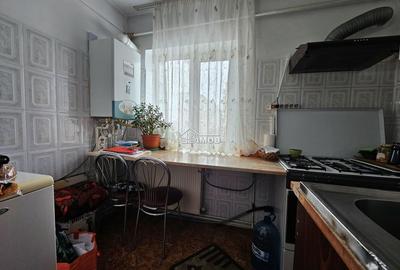 Apartament cu 3 camere semidecomandat în Micro 5 - 9