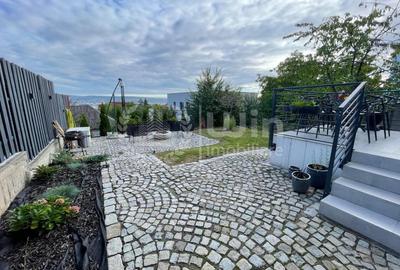 Casă individuală cu 10 camere semidecomandat cu Canalizare în Andrei Mureșanu - 1