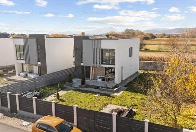 Casă cu 5 camere cu Teren 650 Mp în Sânpetru