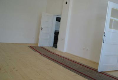 Spațiu comercial, de 63 mp, în Central - 5