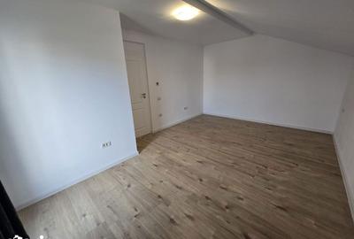 Casă cu 3 camere cu Canalizare în Moșnița Nouă - 6