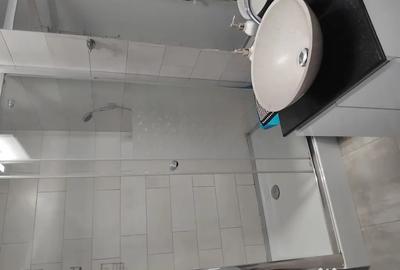 Apartament cu 3 camere decomandat în Micro 6 - 3