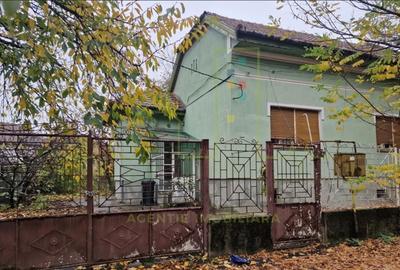 Casă individuală cu 4 camere cu Canalizare în Complex Studențesc - 1