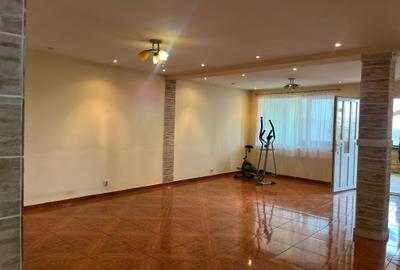 Vilă spațioasă în Giulești / Spacious Villa in Giulești - 2