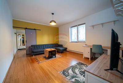 Apartament cu 2 camere semidecomandat, mobilat în Tractorul - 5