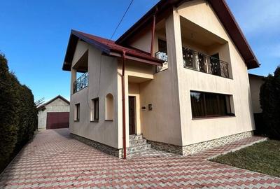 Casă cu 4 camere în Central - 1